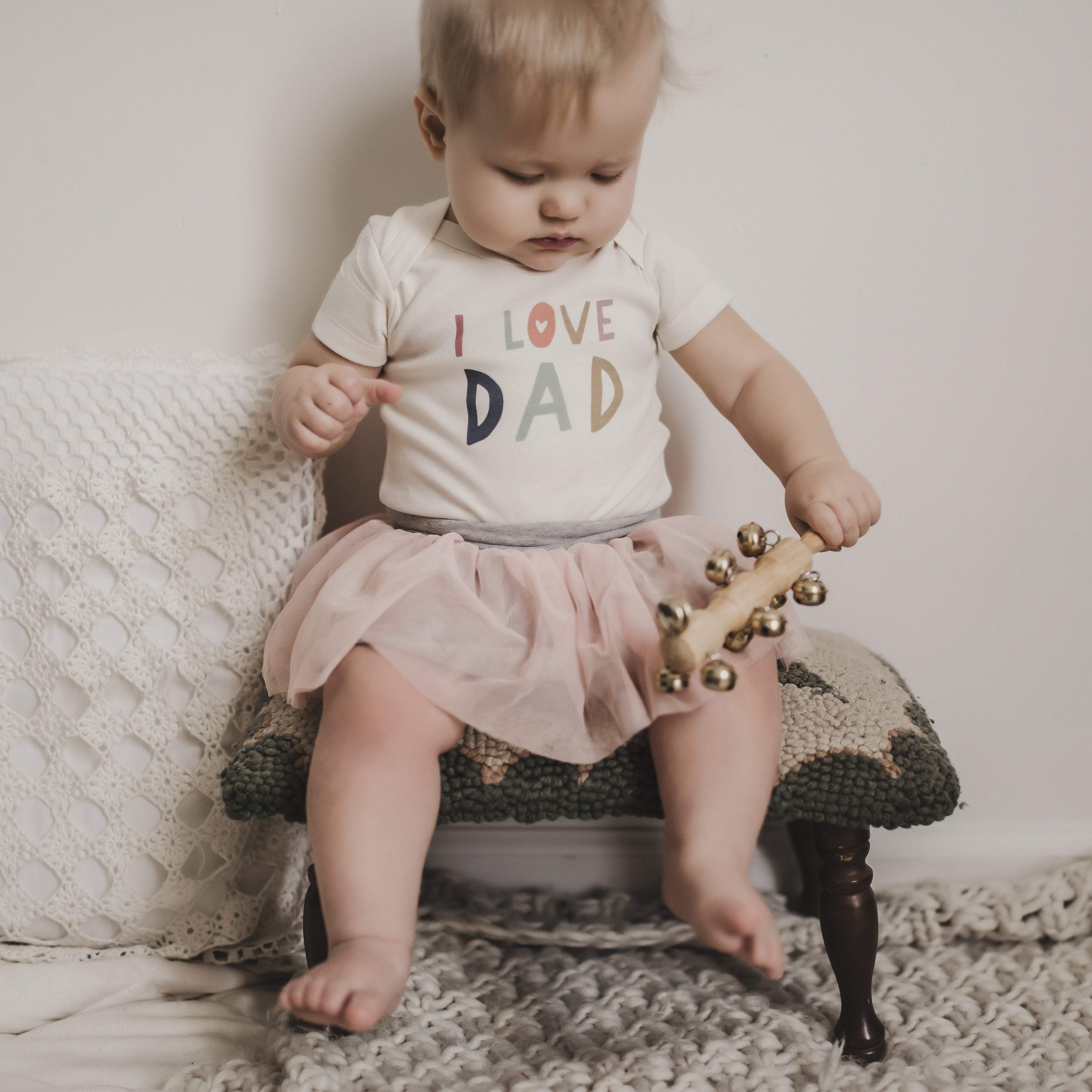 Finn + Emma - Baby graphic organic bodysuit | i love dad: 9-12m