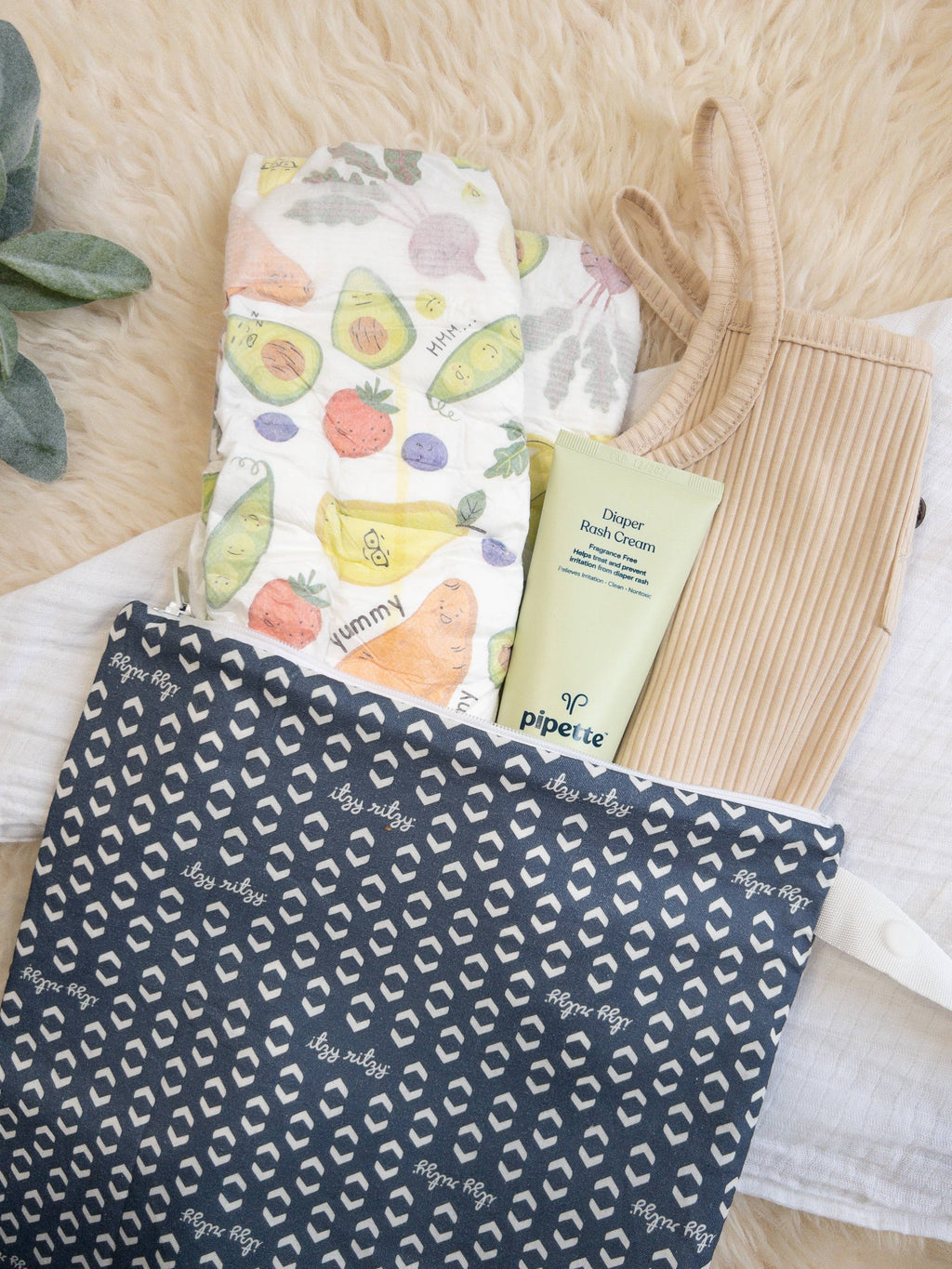 Itzy Ritzy - Travel Happens™ Medium Wet Bags: Nautical Navy Dots