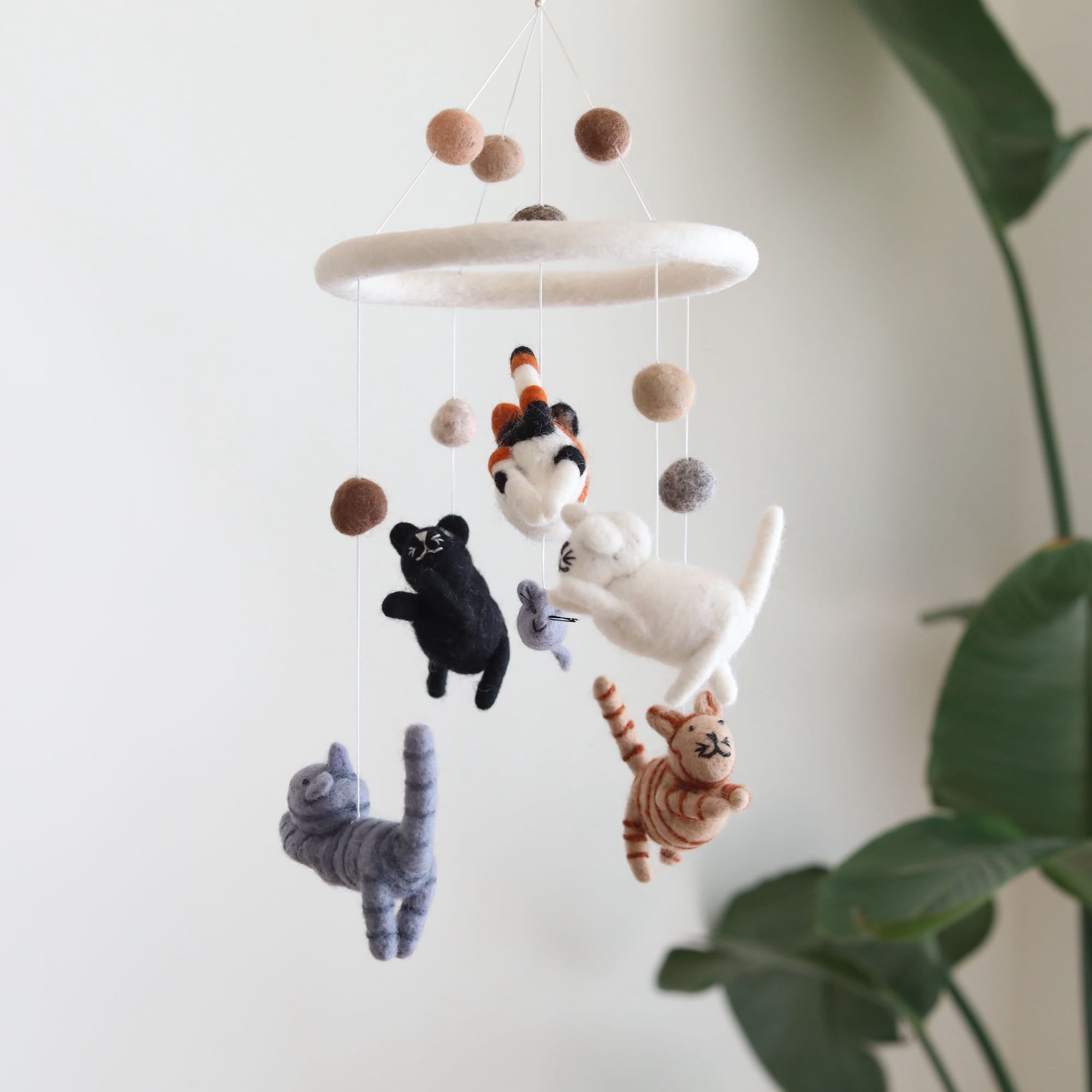 Mobile - Felt Baby - Cat featuring adorable felt cats and soft wool balls in neutral tones, designed for a soothing and charming nursery ambiance.